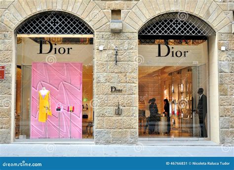 vetrina dior firenze|Firenze, bussino elettrico sbanda tra la folla in piazza Duomo e .